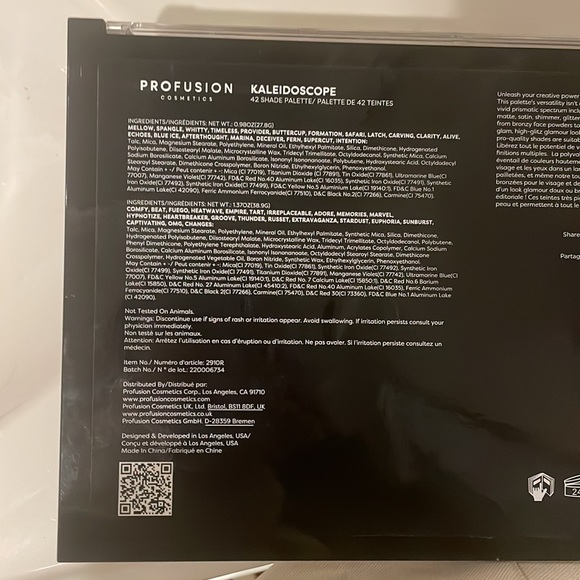 Kaleidoscope eyeshadow palette - Picture 3 of 3